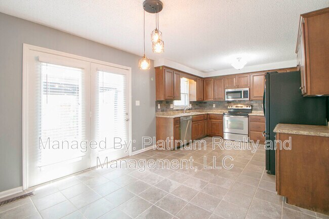 Building Photo - 2073 Roxbury Ln