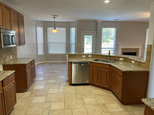 Building Photo - 1827 Paradise Ridge Dr