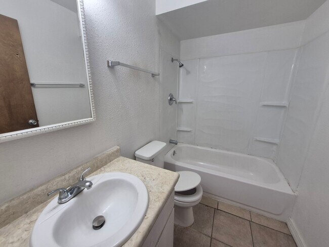 Foto del edificio - 2640 S Virginia Dr