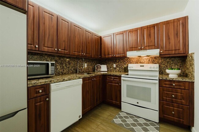 Building Photo - 1300 NE Miami Gardens Dr