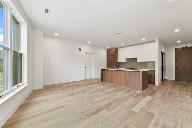 Building Photo - 566 Columbus Ave