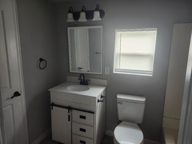 Foto del edificio - 714 E Lamar St