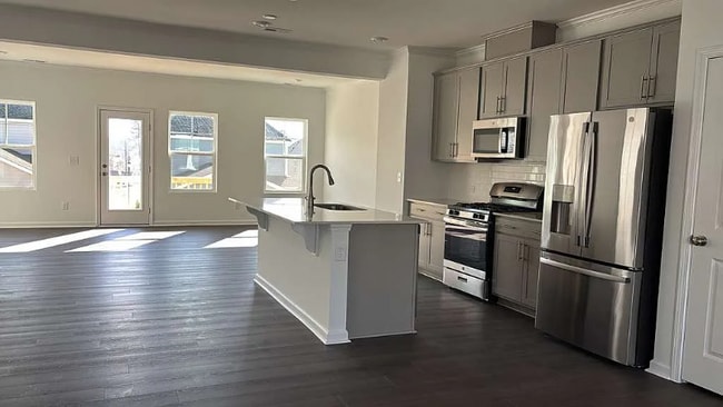 Building Photo - 808 Basswood Gln Trl