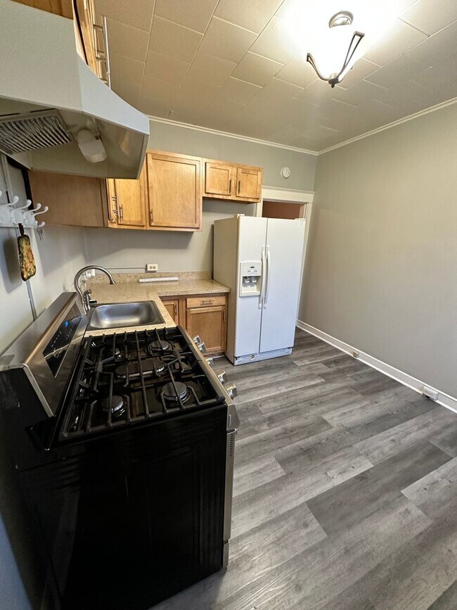 Building Photo - Affordable row home in Catonsville!