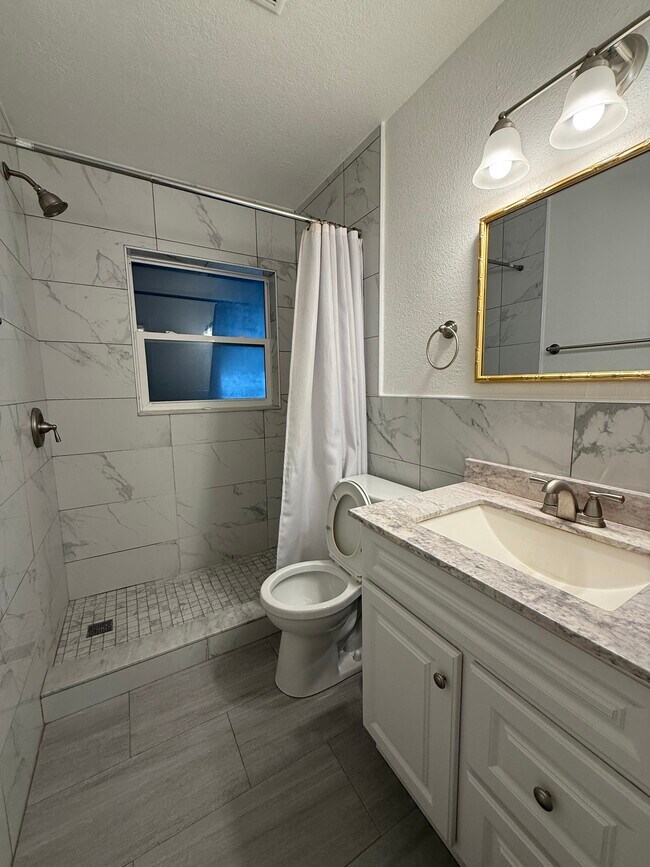 Building Photo - 403 S Orion Ave