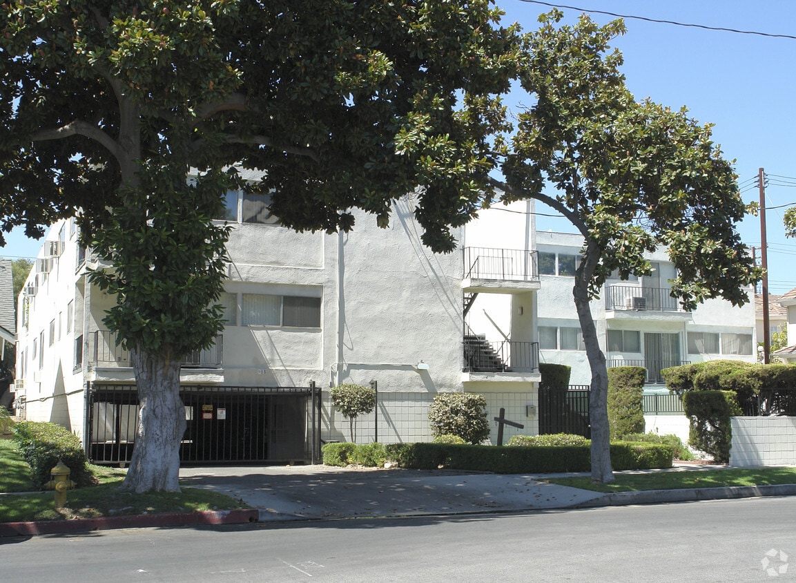 Building Photo - 915 N Stoneman Ave