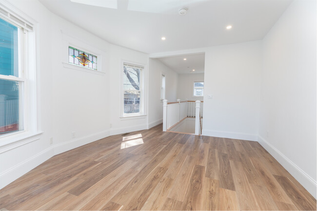 Foto del edificio - 143 E Cottage St