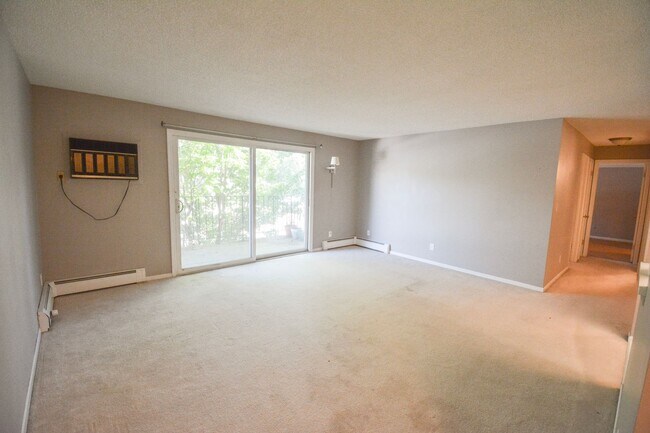 Building Photo - Charming 2 Bed, 1.5 Bath Condo in NW Roche...