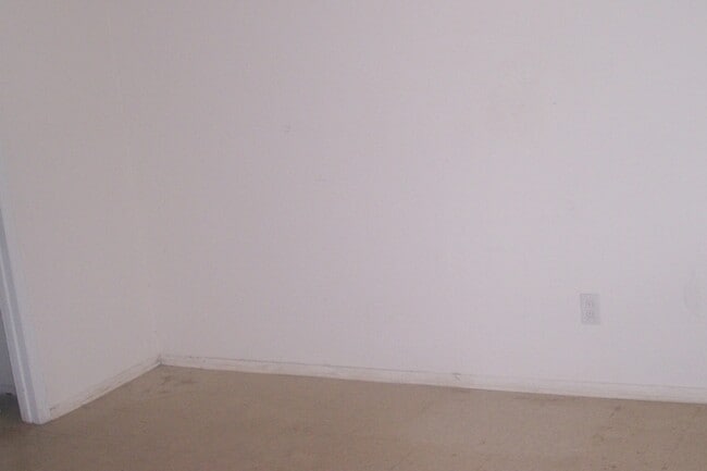 Building Photo - Affordable duplex- coming soon