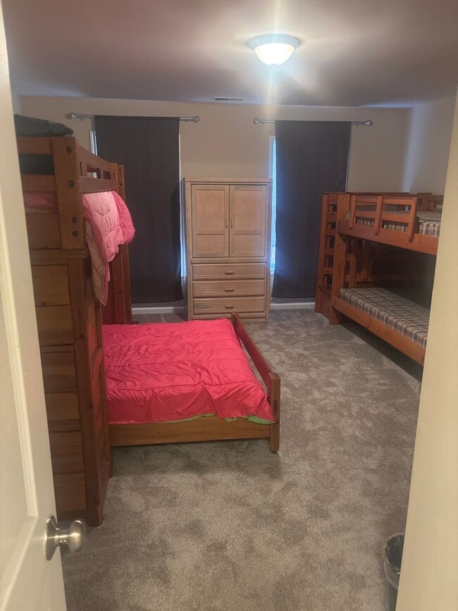 Building Photo - This beautiful 4 bedroom, 3.5 bath home in the highly sought-after Mill Creek neighborhood has it...