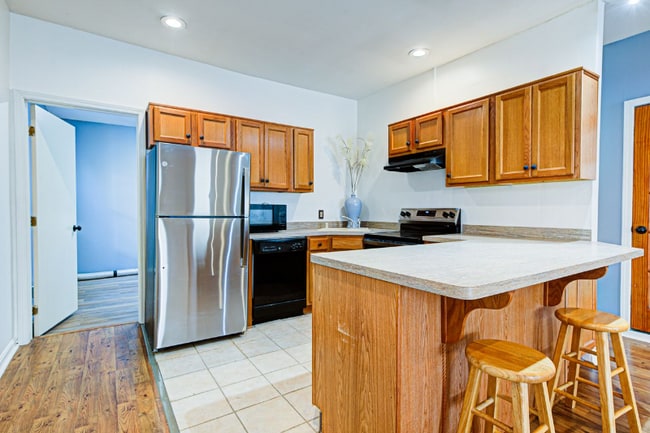 Photo - 313 E Spring St House