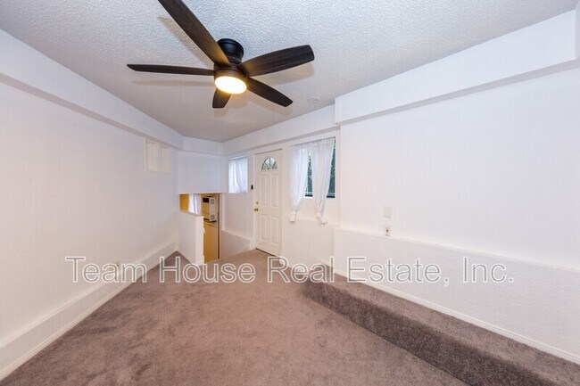 Foto del edificio - 5845 S Mansfield Ave