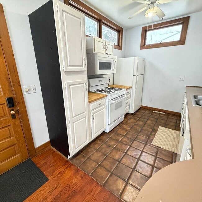 Foto del edificio - 3 bedroom home on the NW side of Grand Rapids