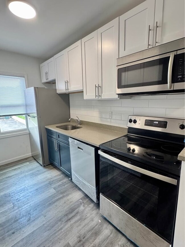 Building Photo - Bradley Apartments