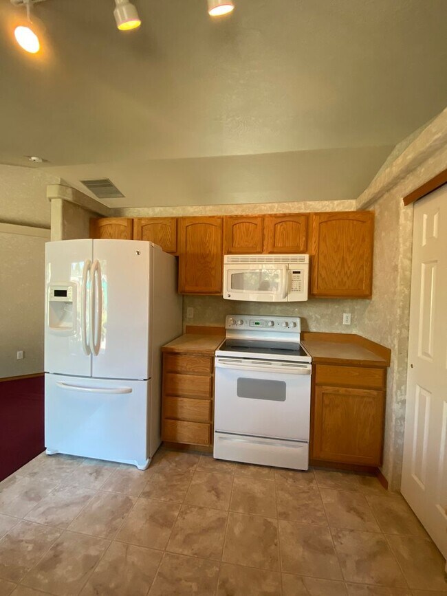 Foto del edificio - 8707 Queensbury Dr