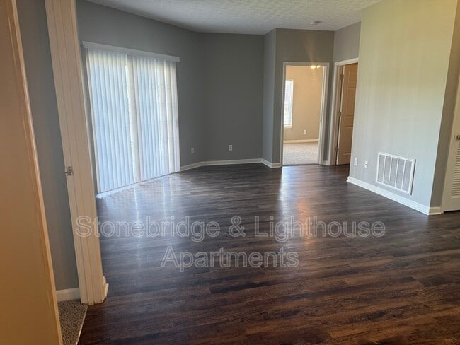 Foto del edificio - 3115 Lighthouse Dr