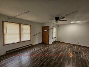 Building Photo - 2024 Oak Dr