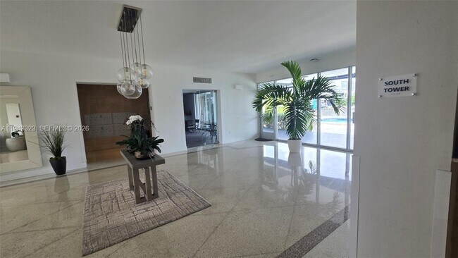 Foto del edificio - 9381 E Bay Harbor Dr