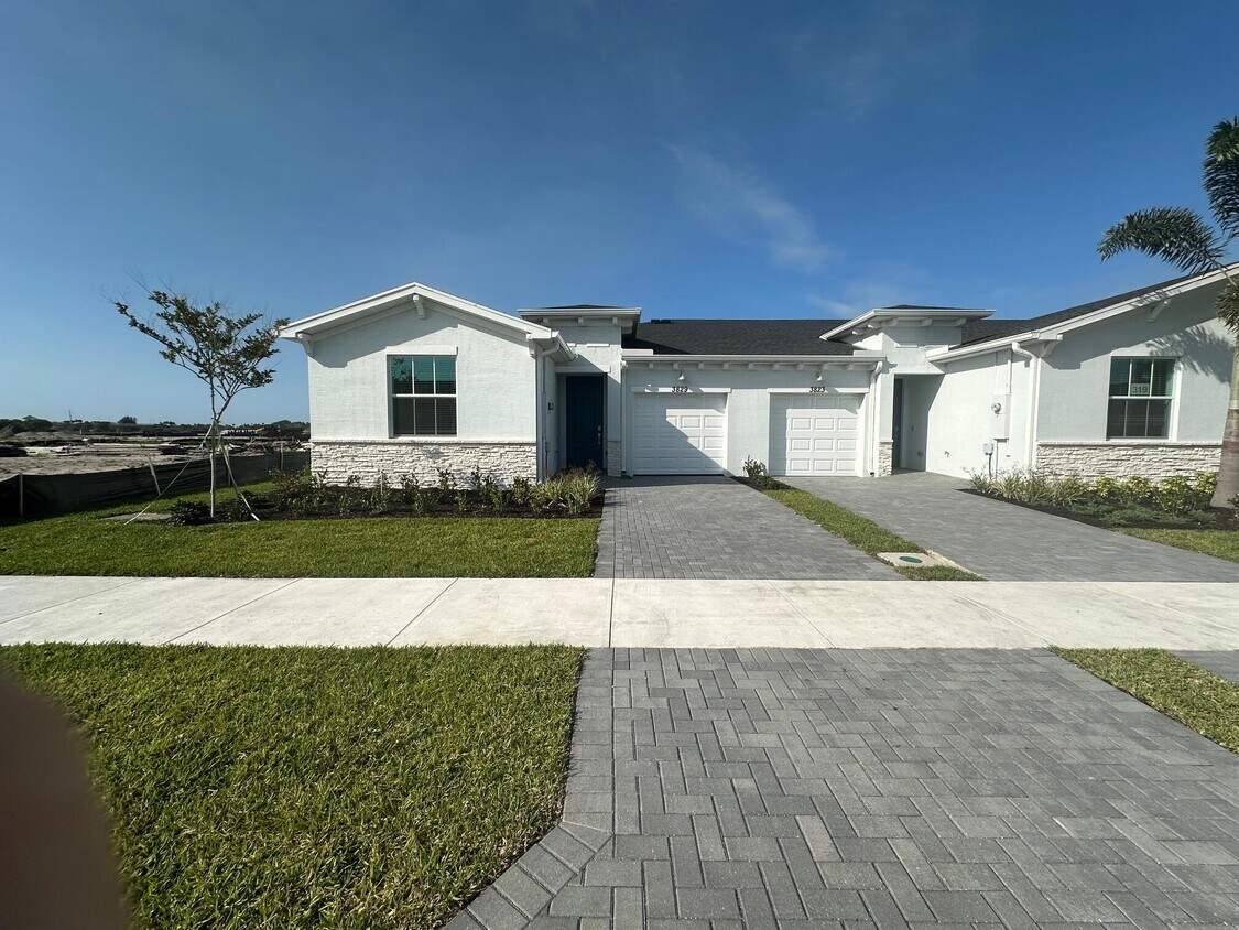 Foto principal - 3829 Cedar Pl