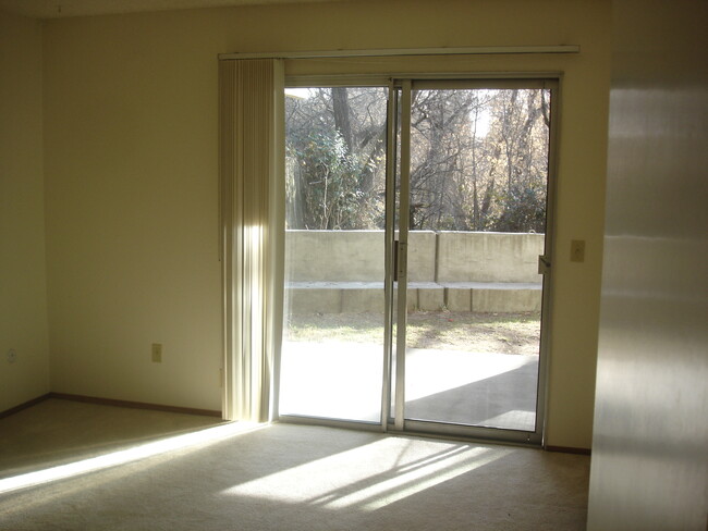 Foto del edificio - 5220 Fulton Rd
