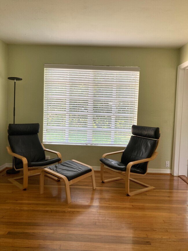 Building Photo - 1651 Knollwood Cir