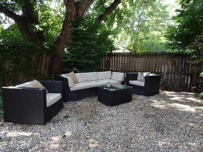 Building Photo - 127 Warren St