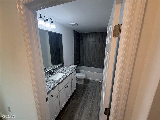 Foto del edificio - 915 Graystone Ave