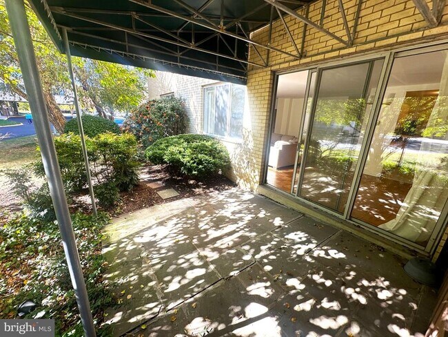 Foto del edificio - 6621 Wakefield Dr