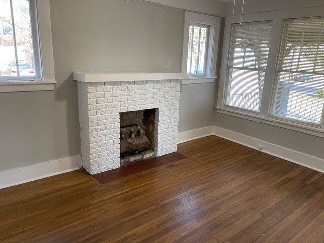 Building Photo - Adorable Hillcrest Bungalow with 3 bedrooms and 2 bathrooms.