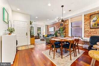 Building Photo - 1105 Park Rd NW