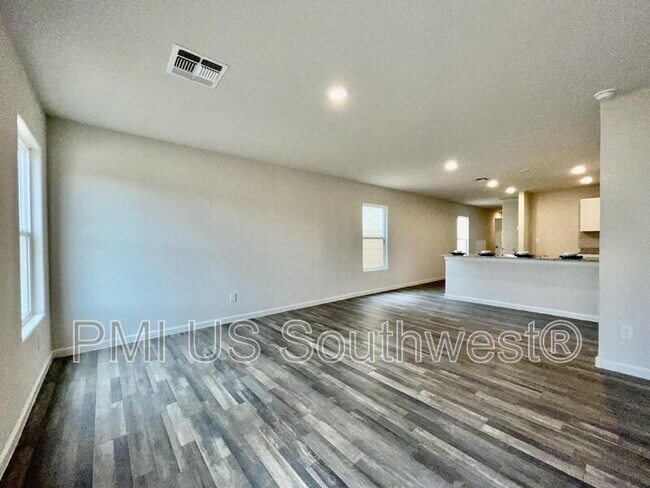 Foto del edificio - 2411 Village Dr