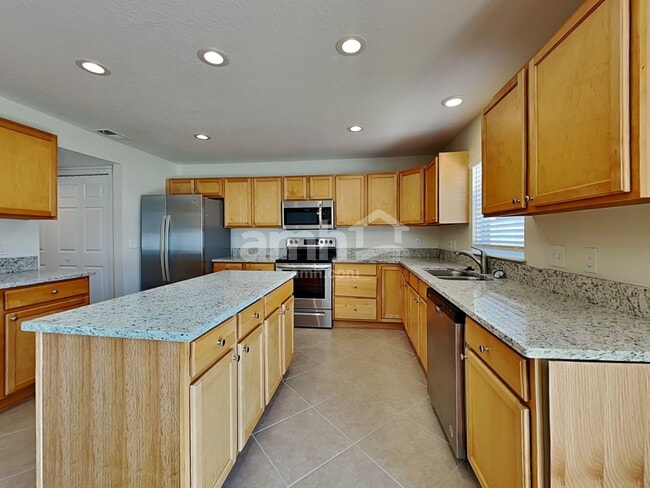 Building Photo - 715 Valrico Hills Ln