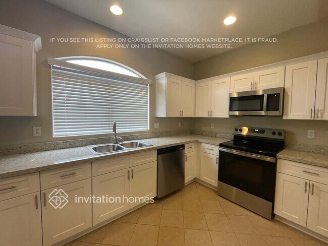 Building Photo - 9121 W MacKenzie Dr