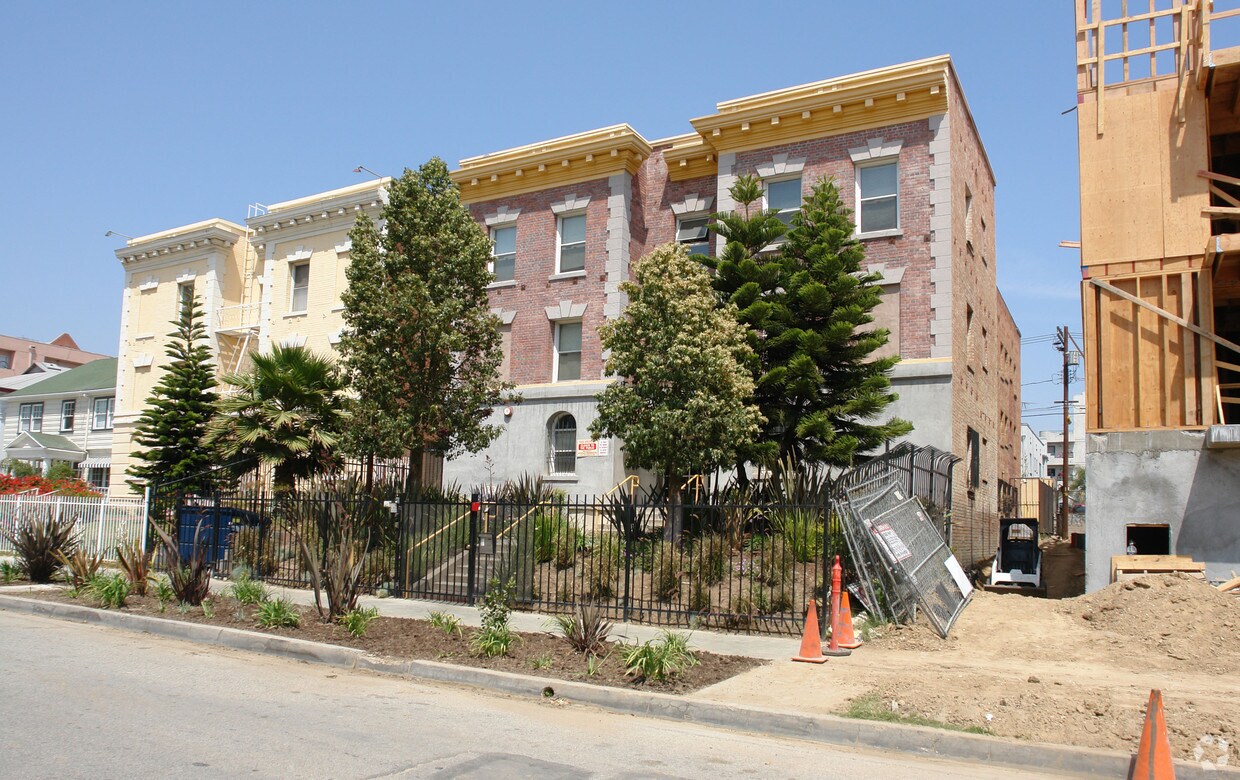 Foto del edificio - 836 Fedora St