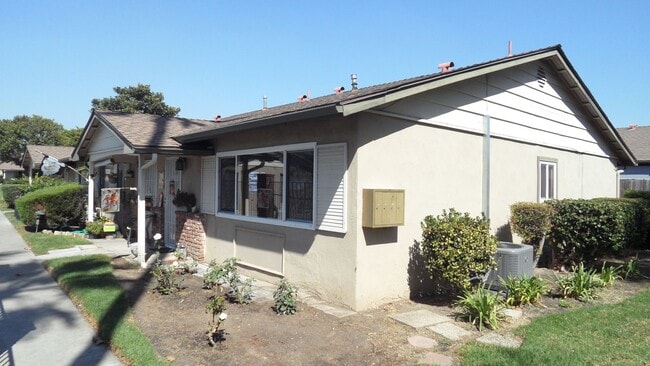 Foto del edificio - Nicely Updated 1 Bedroom 1 Bathroom, Coco ...