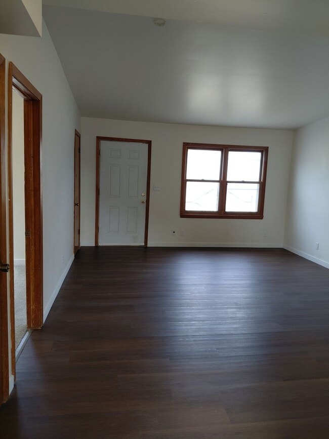 Building Photo - 140/150 W 4th Duplex