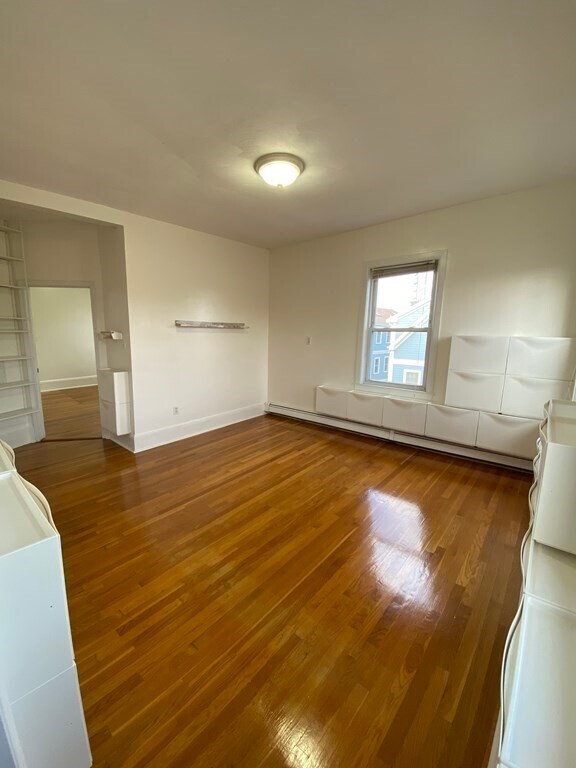 Building Photo - 315 Elm St