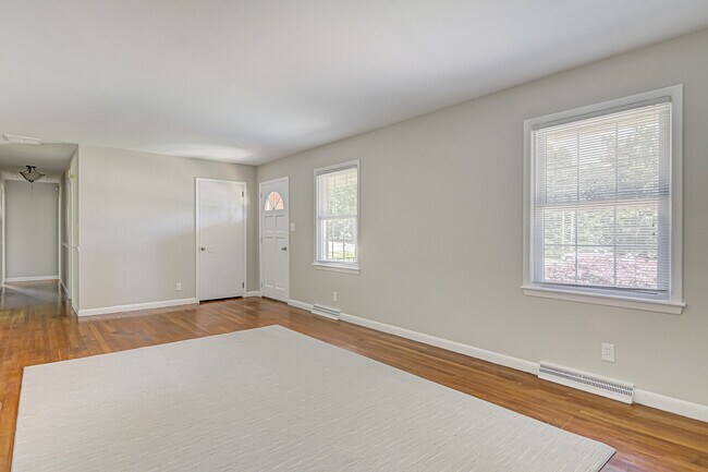 Building Photo - 6203 W Friendly