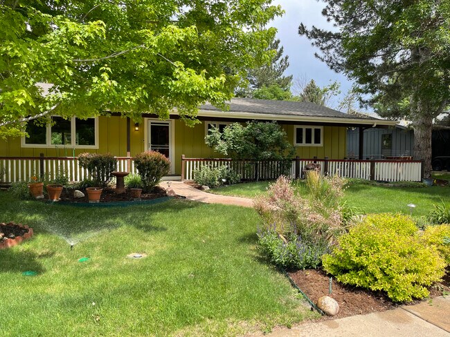 Foto del edificio - 7480 Mount Meeker Rd