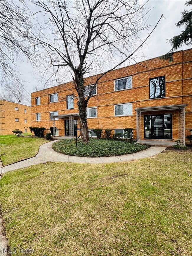 Building Photo - 21045 Southbend Cir