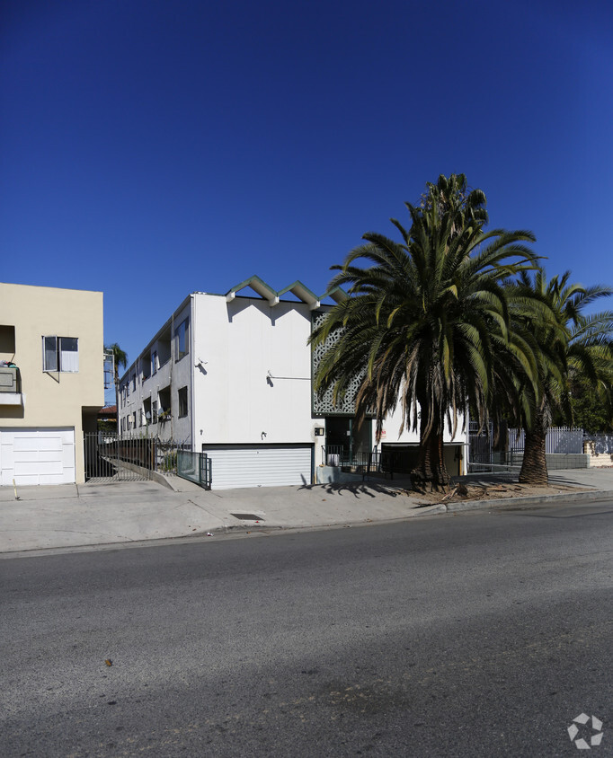 Building Photo - Villa Serrano Apartments