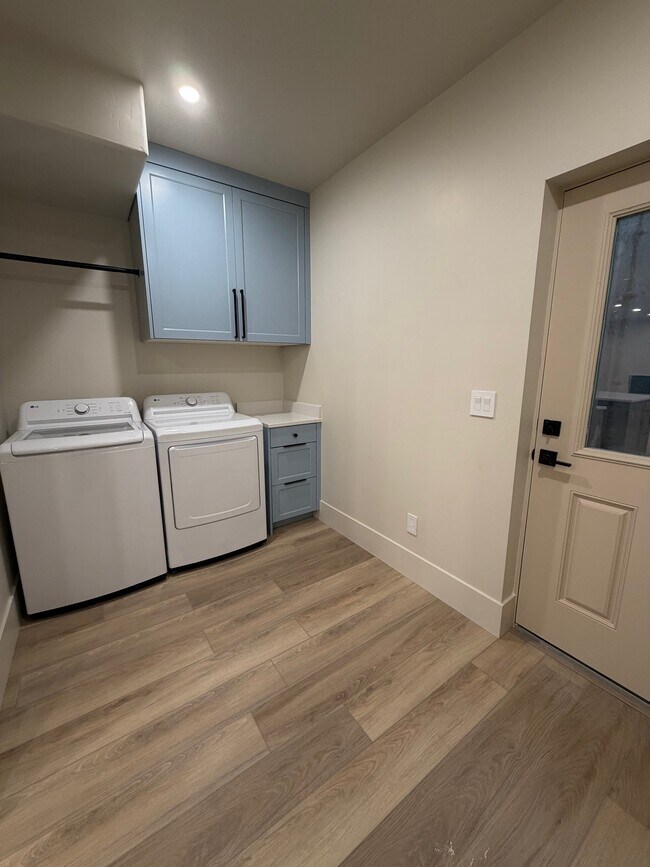 Foto del edificio - 927 Willow Brook Ln