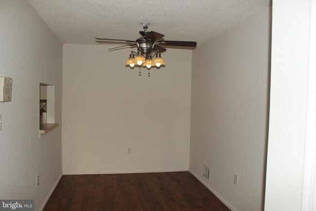 Building Photo - 4 Holly Ct