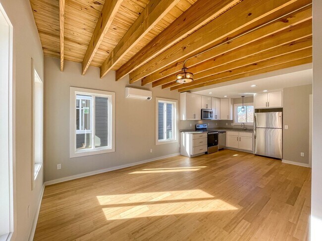 Building Photo - Beautiful, Brand-New Compact Cottage in So...