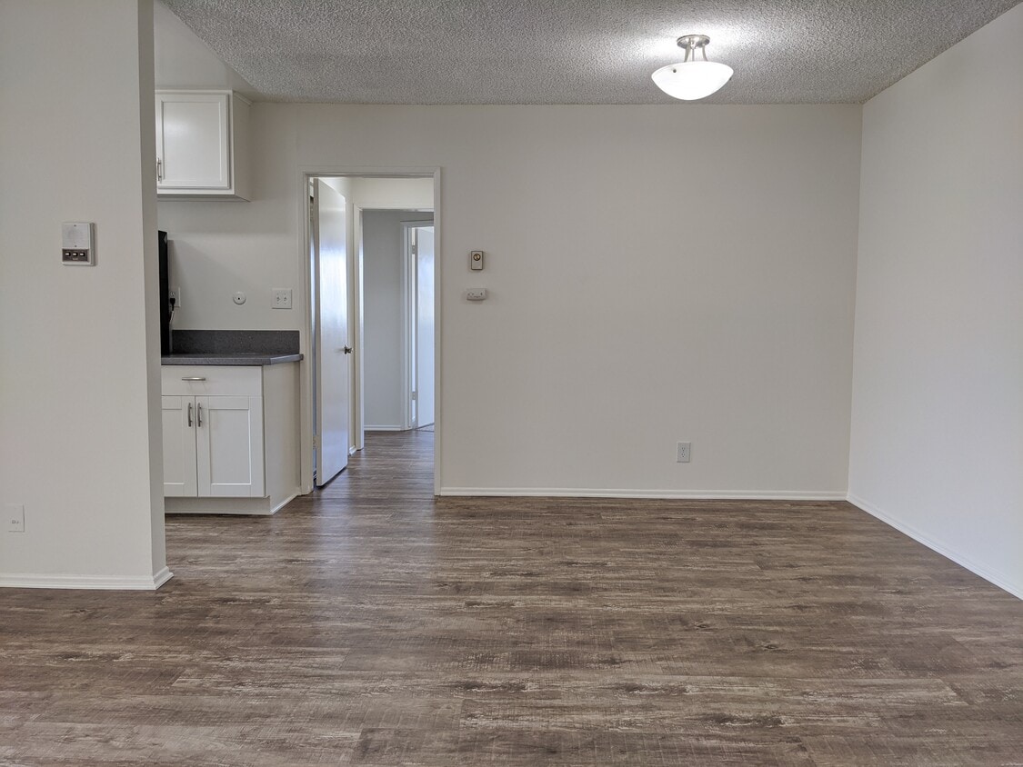 2bd/2ba Living/Kitchen - 153 S Hayworth Ave