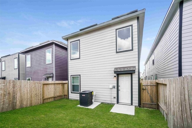 Building Photo - 15242 Estrella Rd W