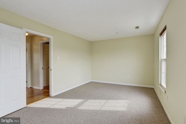 Building Photo - 158 Glen View Terrace