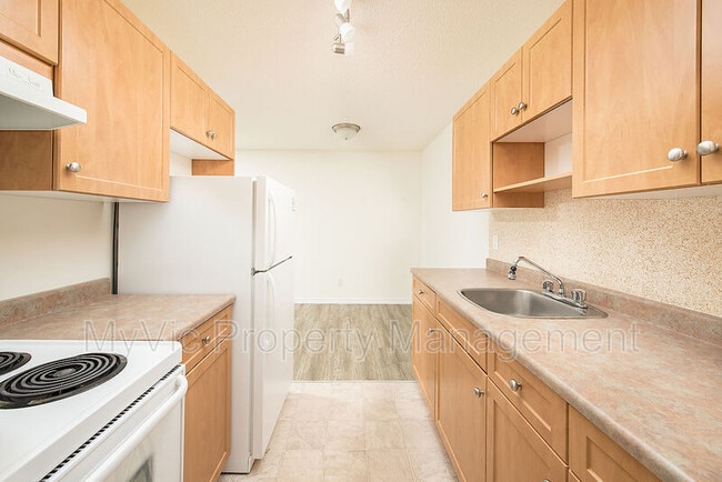 Building Photo - 9120-9149 149 St