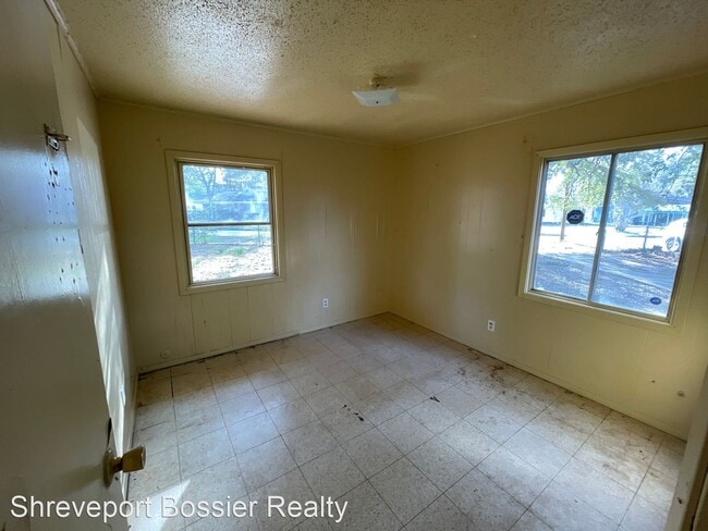 Building Photo - 3 br, 1 bath House - 5330 Prentiss Ave