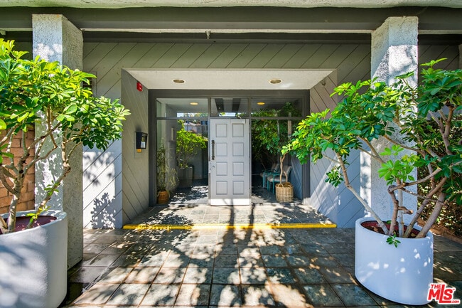 Building Photo - 1920 Pandora Ave